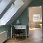 Sonniges Stadt-apartment In Ruhiger Parklage Appartement