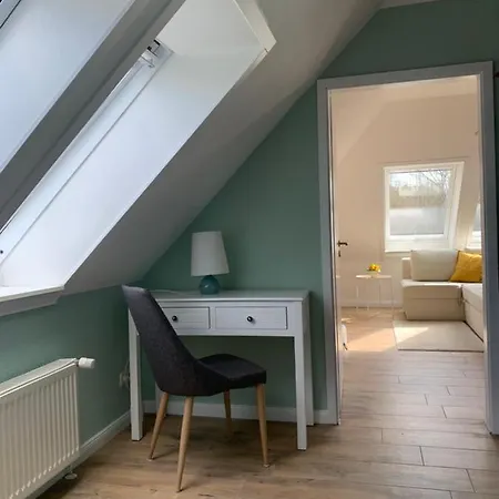 Sonniges Stadt-apartment In Ruhiger Parklage Lägenhet