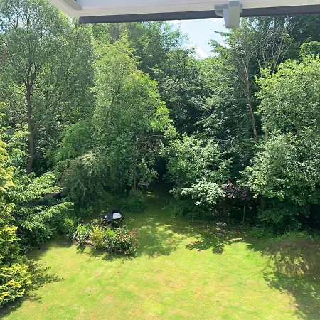Sonniges Stadt-apartment In Ruhiger Parklage