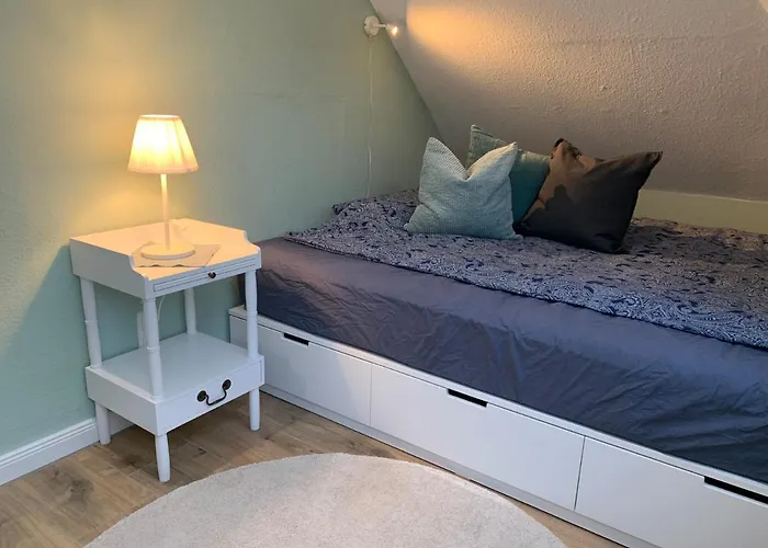 Sonniges Stadt-apartment In Ruhiger Parklage Lägenhet Bad Segeberg