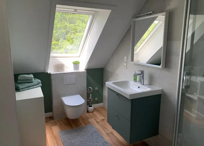 Sonniges Stadt-apartment In Ruhiger Parklage Lägenhet