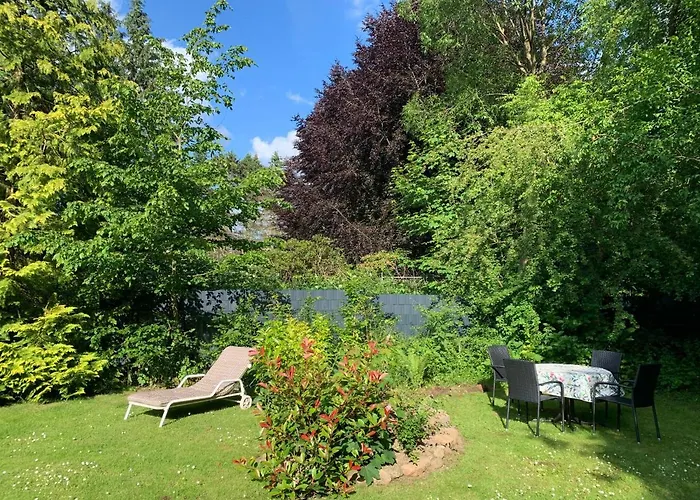 Sonniges Stadt-apartment In Ruhiger Parklage Lägenhet Bad Segeberg