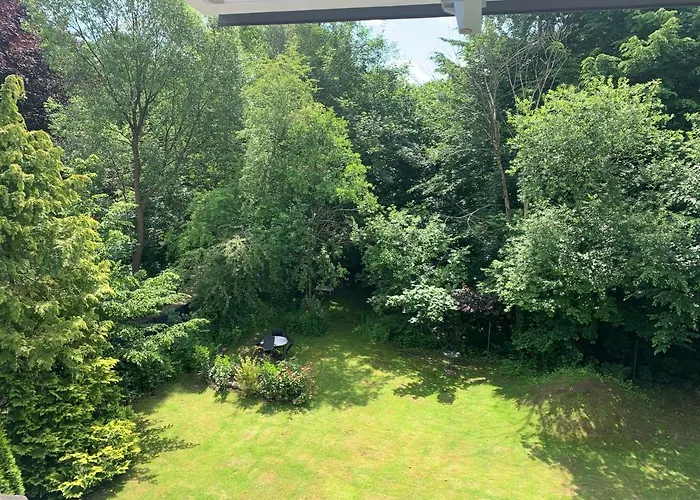 Sonniges Stadt-apartment In Ruhiger Parklage