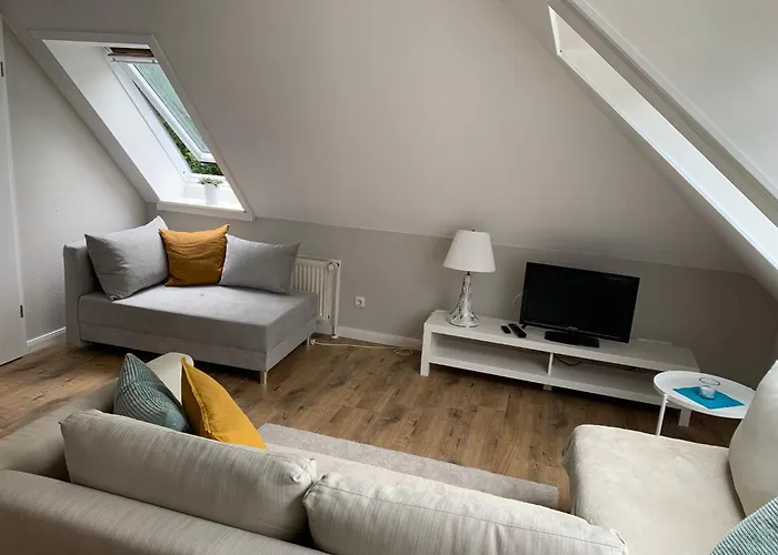 Sonniges Stadt-apartment In Ruhiger Parklage Lägenhet Bad Segeberg